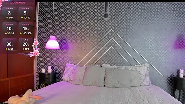 Aleja bloom online show from June 2026 11:54:02 AM