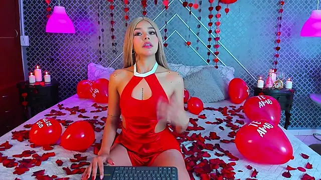 Aleja bloom online show from February 2026 12:38:02 PM