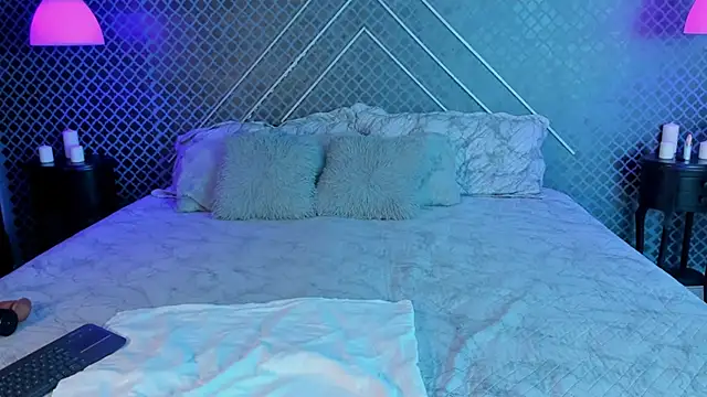 Aleja bloom online show from September 2025 11:49:01 AM