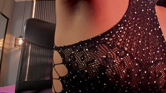 Snapshot of alahia_betancurx chatting on November 2025 02:43:01 PM alahia betancurx online show from November 2025 02:43:01 PM