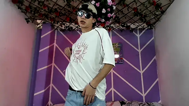 Snapshot of Maxxi_hot23 chatting on September 2025 07:25:01 PM Maxxi hot23 online show from September 2025 07:25:01 PM