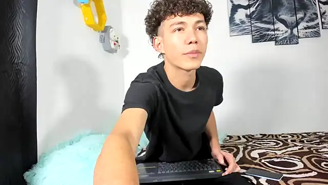 Snapshot of Maxxi_hot23 chatting on March 2025 02:01:02 PM Maxxi hot23 online show from March 2025 02:01:02 PM