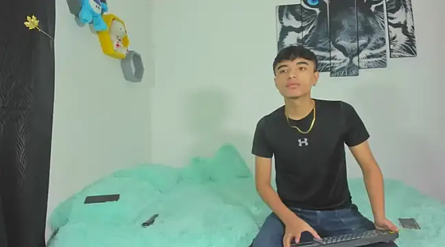 Snapshot of Maxxi_hot23 chatting on March 2025 12:31:02 PM Maxxi hot23 online show from March 2025 12:31:02 PM