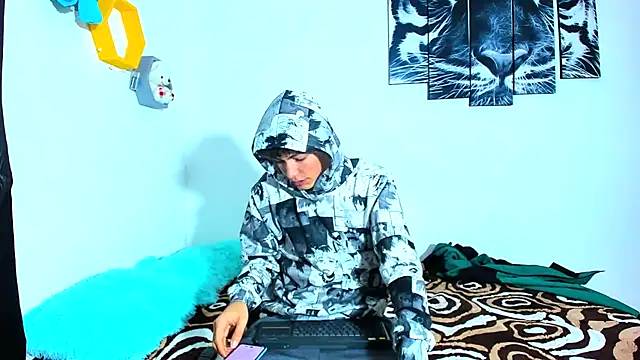 Snapshot of Maxxi_hot23 chatting on March 2025 07:50:02 PM Maxxi hot23 online show from March 2025 07:50:02 PM