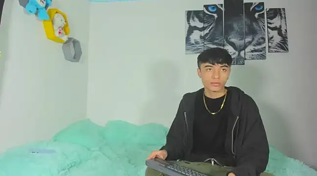 Snapshot of Maxxi_hot23 chatting on March 2025 03:18:01 PM Maxxi hot23 online show from March 2025 03:18:01 PM