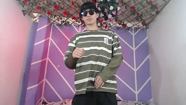 Snapshot of Maxxi_hot23 chatting on October 2025 07:25:02 PM Maxxi hot23 online show from October 2025 07:25:02 PM