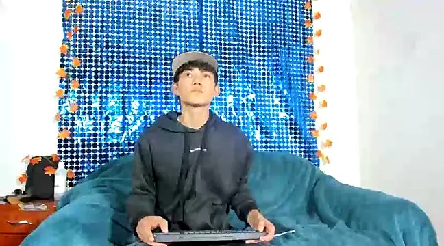 Snapshot of Maxxi_hot23 chatting on February 2025 04:52:02 AM Maxxi hot23 online show from February 2025 04:52:02 AM