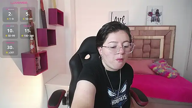 safyka online show from November 2025 02:59:02 AM