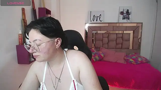 safyka online show from November 2025 03:00:02 AM