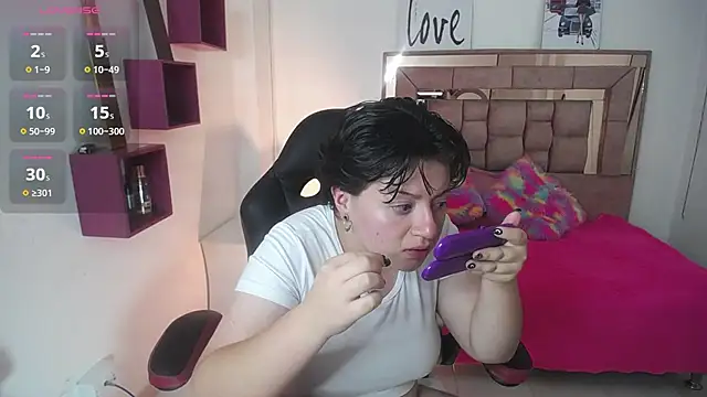 safyka online show from October 2025 10:00:01 PM