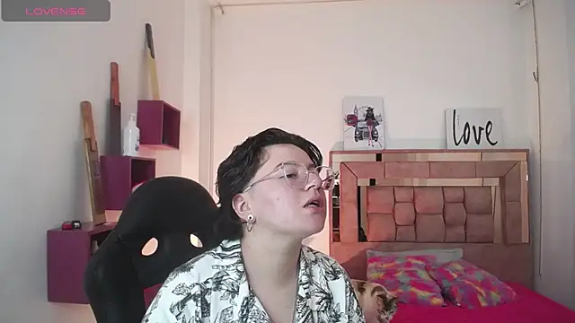 safyka online show from November 2025 03:05:01 AM