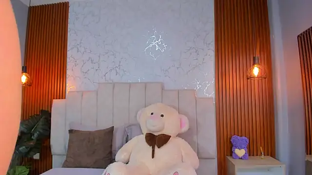 ScarlettWallace online show from November 2025 04:44:02 PM