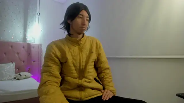 loverisu-coral online show from February 2026 12:00:01 AM