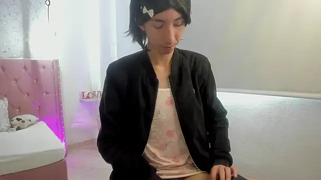 loverisu-coral online show from March 2026 06:59:02 PM