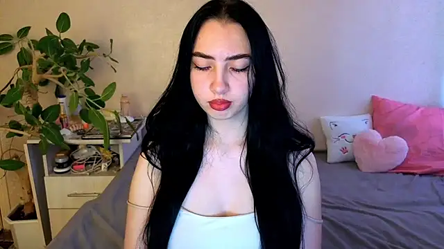 Snapshot of WildKittenX_ chatting on June 2026 04:01:02 AM WildKittenX online show from June 2026 04:01:02 AM