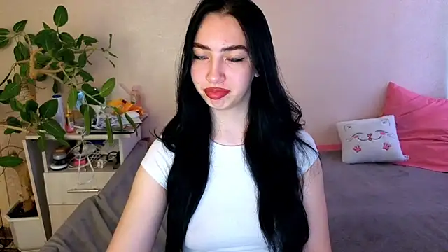 Snapshot of WildKittenX_ chatting on June 2026 04:03:01 AM WildKittenX online show from June 2026 04:03:01 AM