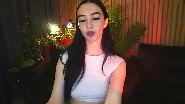 Snapshot of WildKittenX_ chatting on November 2025 06:50:02 AM WildKittenX online show from November 2025 06:50:02 AM