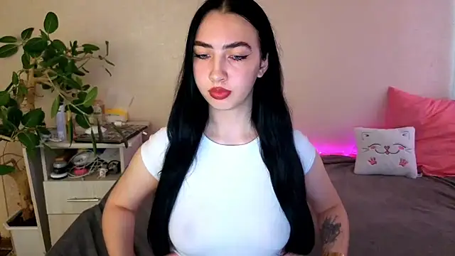 Snapshot of WildKittenX_ chatting on June 2026 04:07:01 AM WildKittenX online show from June 2026 04:07:01 AM