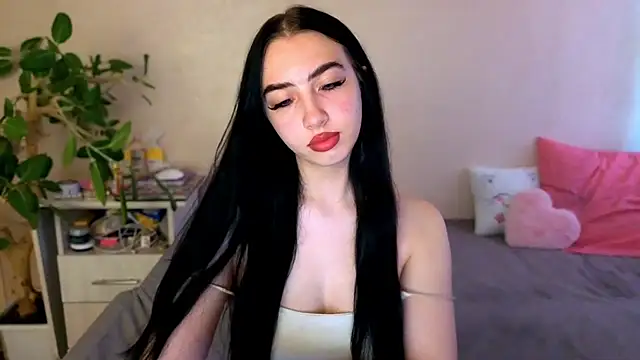 Snapshot of WildKittenX_ chatting on June 2026 04:00:02 AM WildKittenX online show from June 2026 04:00:02 AM