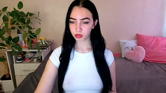 Snapshot of WildKittenX_ chatting on June 2026 04:10:02 AM WildKittenX online show from June 2026 04:10:02 AM