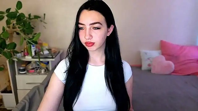 Snapshot of WildKittenX_ chatting on June 2026 04:10:02 AM WildKittenX online show from June 2026 04:10:02 AM