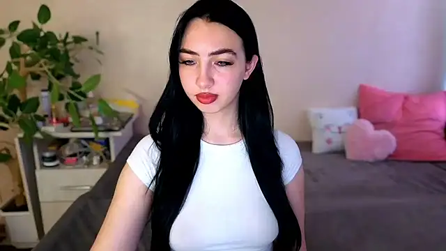 Snapshot of WildKittenX_ chatting on June 2026 04:08:02 AM WildKittenX online show from June 2026 04:08:02 AM