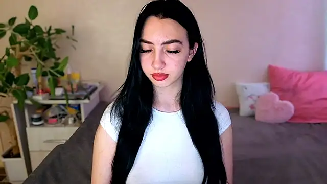 Snapshot of WildKittenX_ chatting on June 2026 04:07:01 AM WildKittenX online show from June 2026 04:07:01 AM