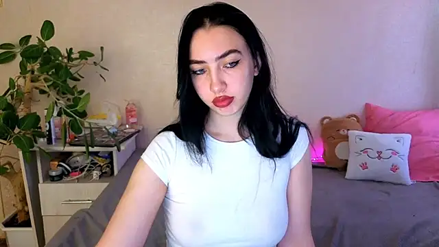 Snapshot of WildKittenX_ chatting on June 2026 04:06:02 AM WildKittenX online show from June 2026 04:06:02 AM