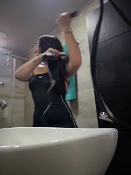 Mila LS online show from November 2025 01:11:02 PM