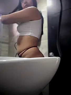 Mila LS online show from November 2025 01:10:01 PM