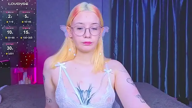 AuroraPrincess online show from November 2025 07:58:01 PM