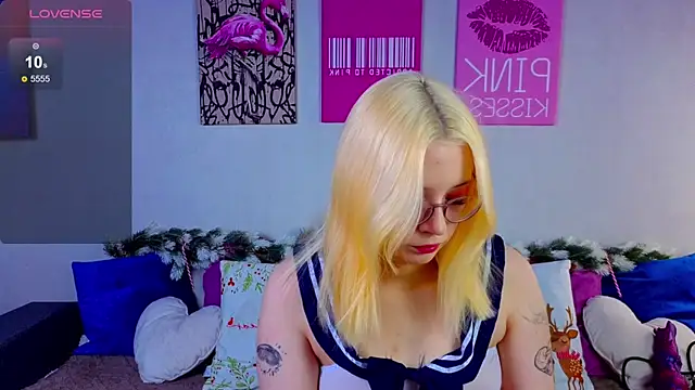 Snapshot of AuroraPrincess chatting on December 2025 01:11:02 PM AuroraPrincess online show from December 2025 01:11:02 PM