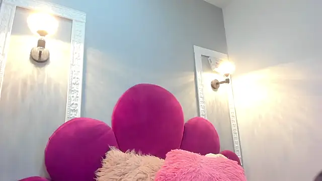 Bonniie 22 online show from April 2026 07:59:02 PM