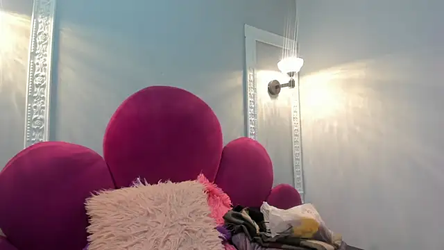 Bonniie 22 online show from October 2025 01:52:01 PM