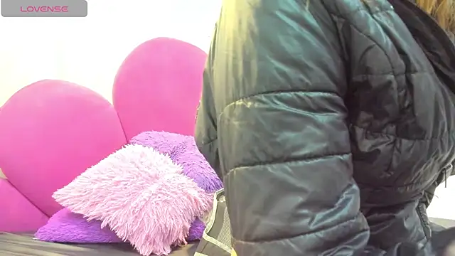 Bonniie 22 online show from April 2026 06:52:01 PM