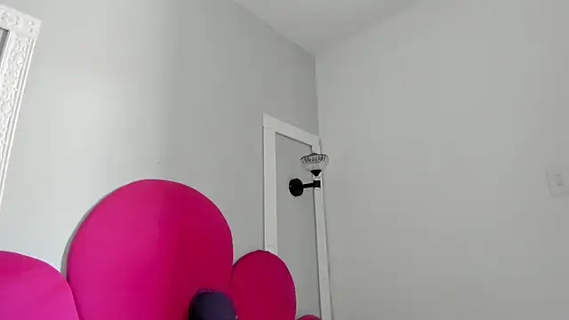 Bonniie 22 online show from October 2025 01:54:02 PM