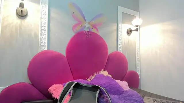 Bonniie 22 online show from November 2025 05:06:02 PM