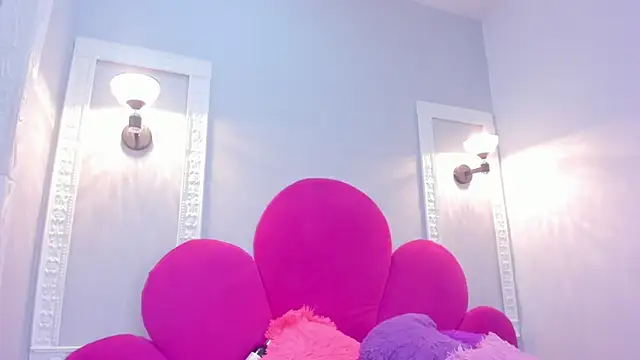 Bonniie 22 online show from October 2025 02:07:01 PM