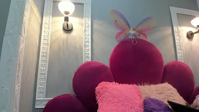 Bonniie 22 online show from November 2025 01:37:02 PM