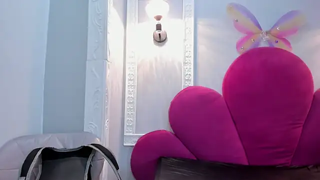 Bonniie 22 online show from November 2025 03:48:01 PM