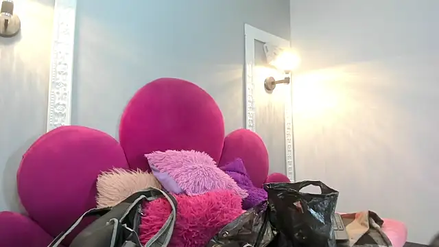 Bonniie 22 online show from April 2026 07:19:01 PM