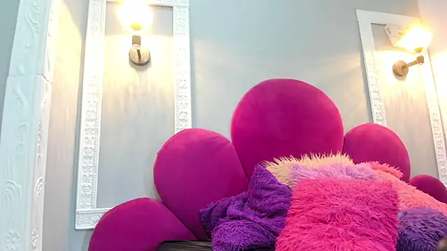 Bonniie 22 online show from April 2026 08:32:01 PM