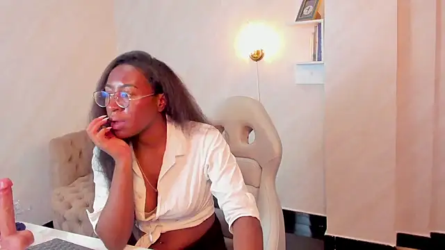 Qeen blackk online show from March 2025 07:05:02 PM