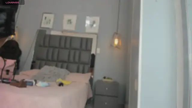 Sienna miller 27 online show from October 2025 11:42:01 AM