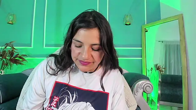 TaraTaylorr online show from October 2025 02:22:02 AM