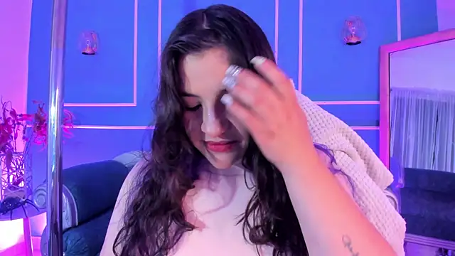 TaraTaylorr online show from December 2025 02:48:02 AM