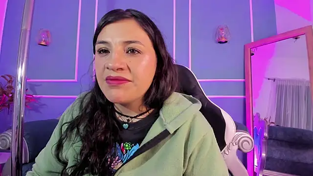 TaraTaylorr online show from October 2025 02:21:01 AM