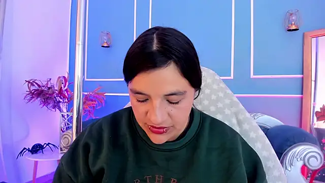TaraTaylorr online show from May 2026 03:25:02 AM