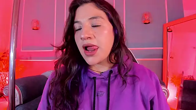 TaraTaylorr online show from December 2025 02:43:02 AM