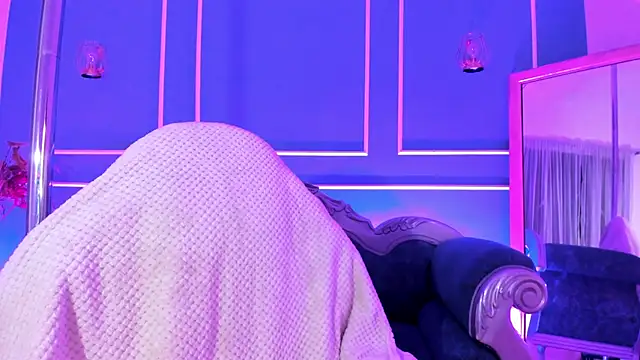 TaraTaylorr online show from December 2025 02:58:02 AM